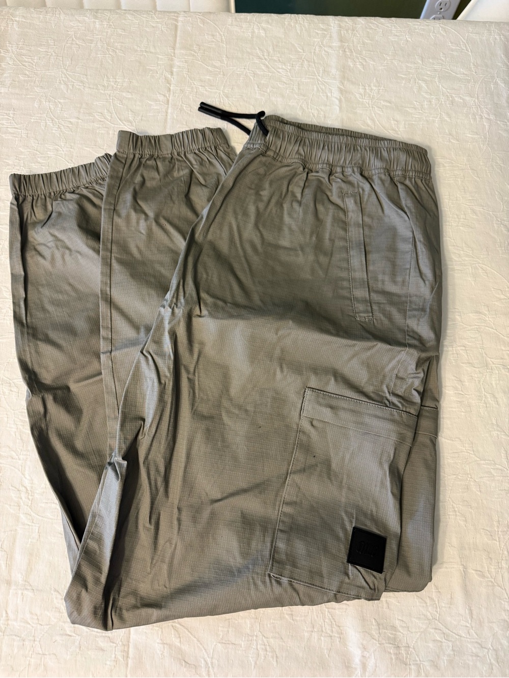 Men’s Casual Cargo Joggers with Patch